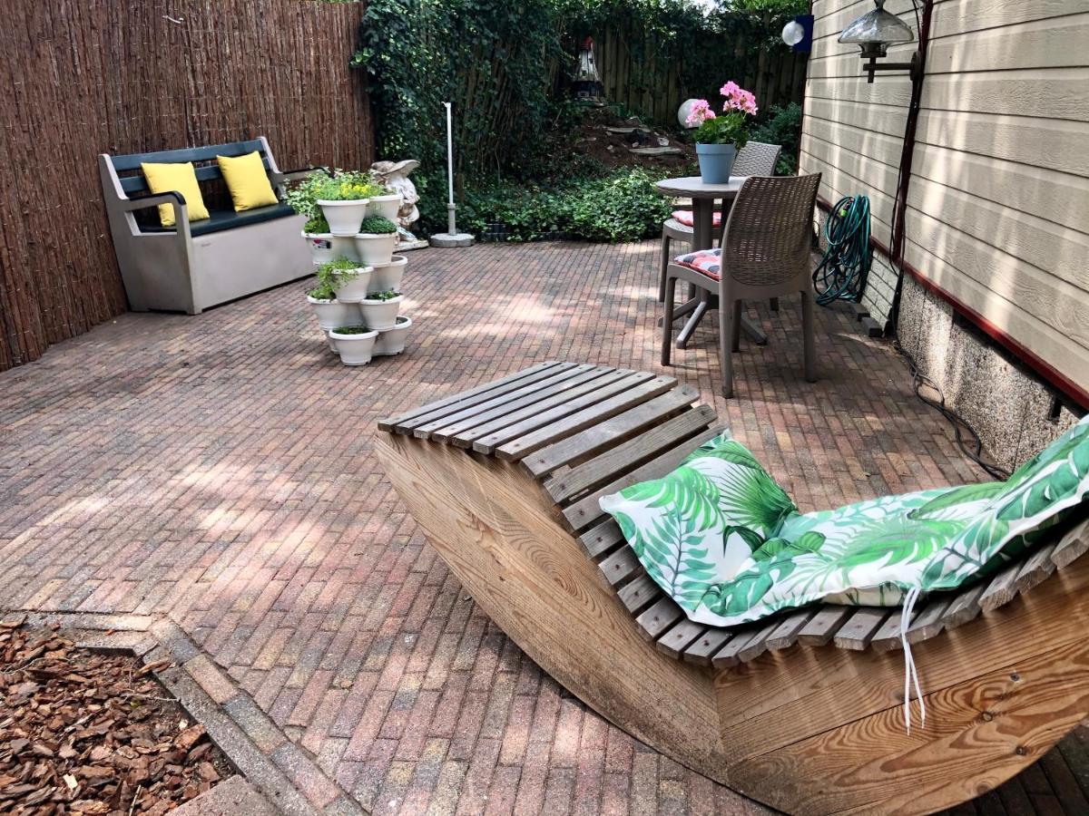 Retro Relax Resort midden in het bos op de Veluwe in Putten Buitenkant foto